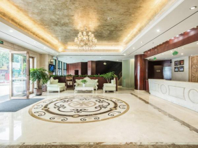 Отель Vienna Hotel Shiqiao Metro Station  Гуанчжоу